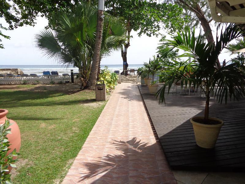 Savannah Beach Bridgetown Buitenkant foto
